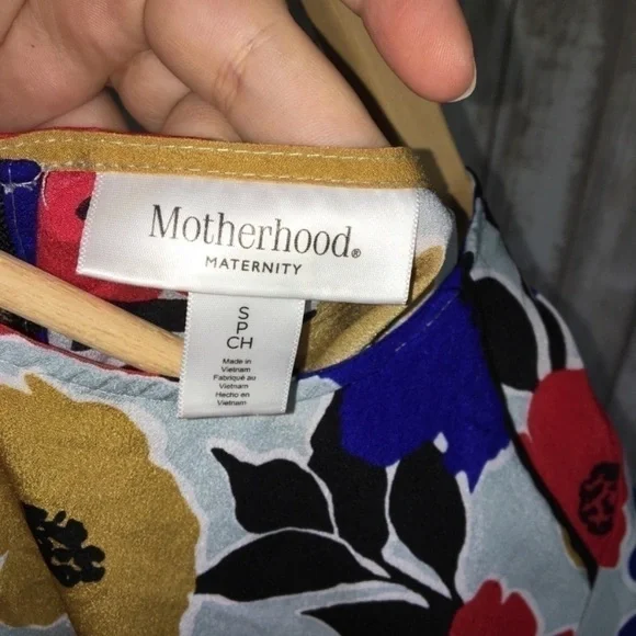Motherhood Floral Maternity Blouse - Picture 4 of 4